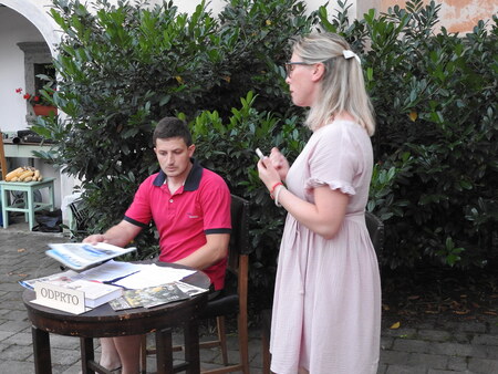 Irena Grilc in David Puškarič so uprizorila skeč Telefon